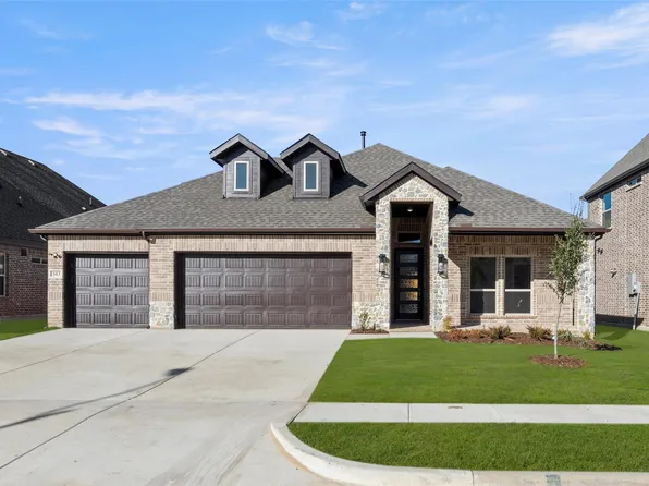 303 Tradd St, Glenn Heights, TX 75154