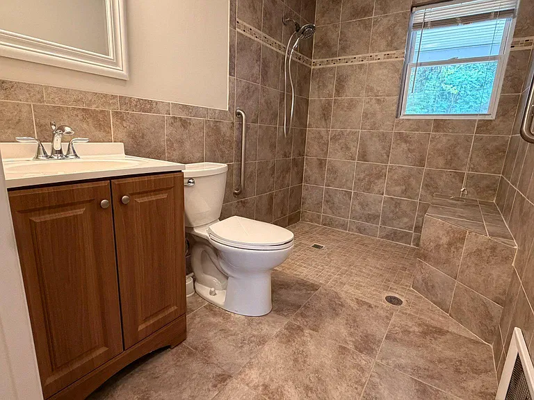909 E Lake Ave #1 — Photo 16