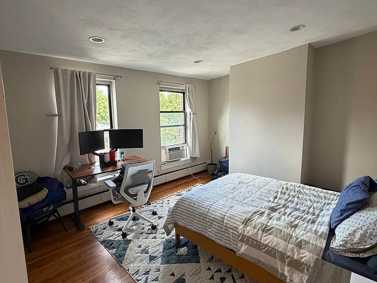 219 W Springfield St #4 — Photo 9