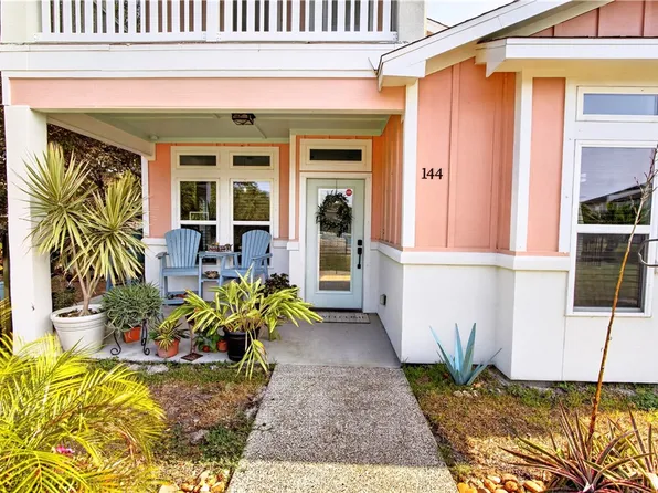 144 Lavaca Cir, Rockport, TX 78382