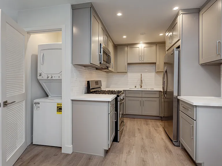 1541 Rockwood St #12 — Photo 8