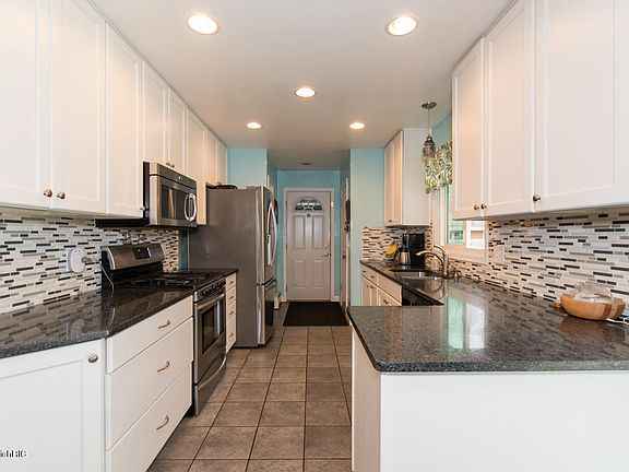 5th image of 6826 Springbrook Ln