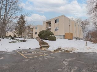 506 Fox Run Ln, Carmel, NY 10512