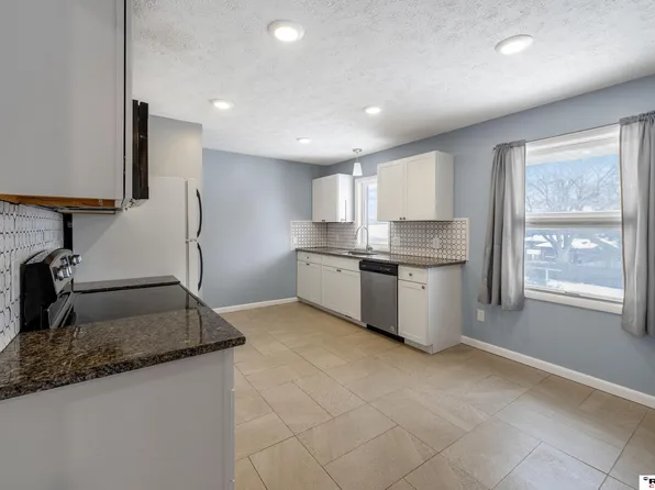 3230 N 66th St, Lincoln, NE 68507