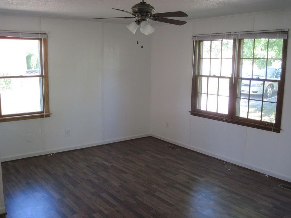 2nd image of 803 Belle Dr