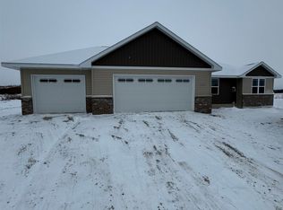 1235 Putnam Dr, Pulaski, WI 54162
