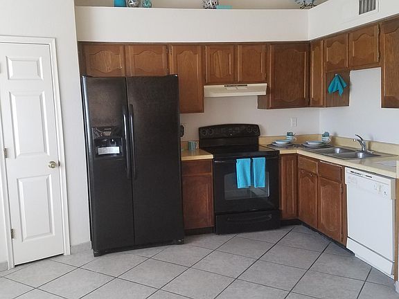 3rd image of 1413 W Calle Platino