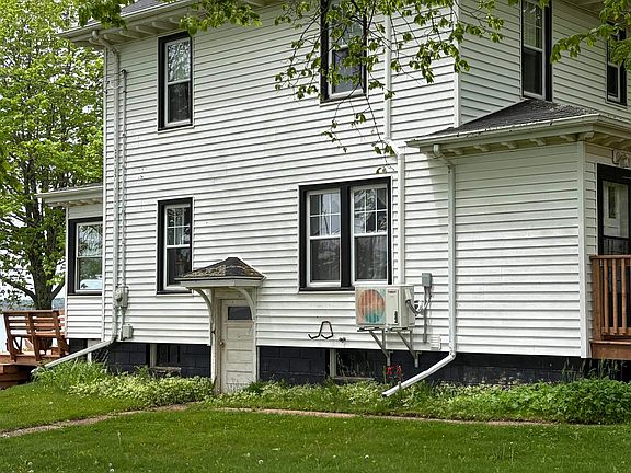 5th image of 31 Breakwater St