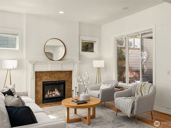 3rd image of 2455 30th Avenue NE