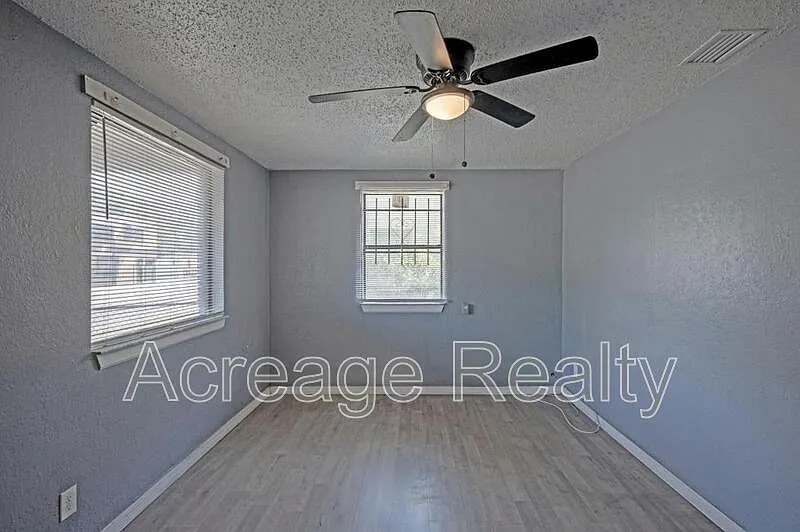 2 bed, 1.0 bath, 821 sqft, $975 — Photo 4