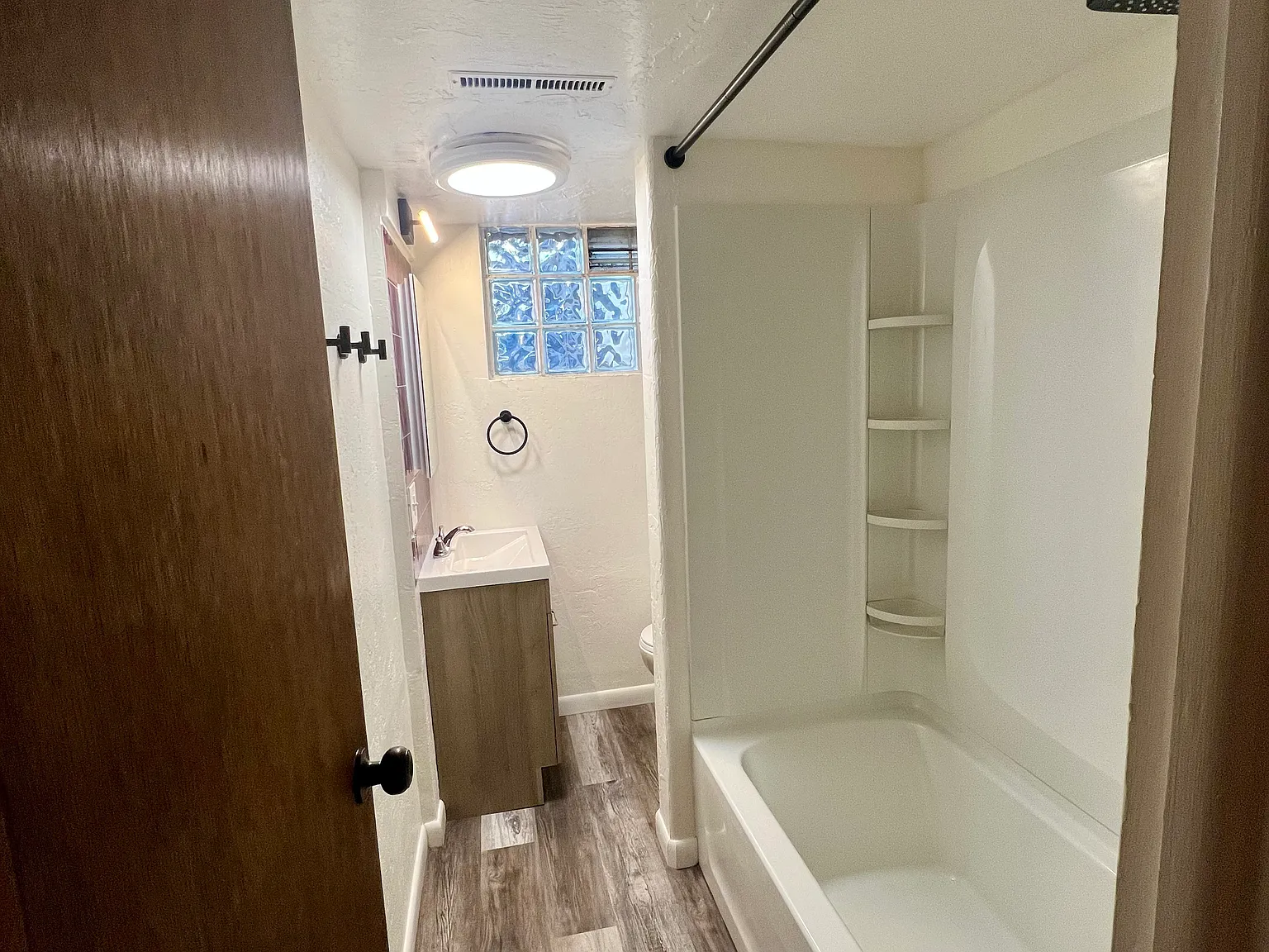 2 bed, 800 sqft, $1,300 — Photo 3