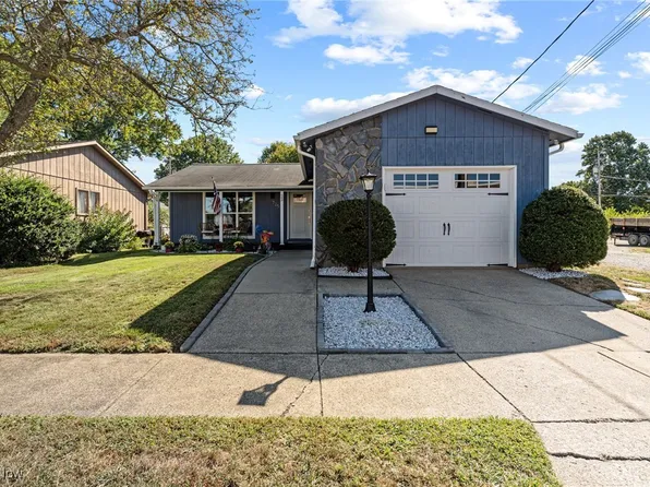 725 Kaderly St NW, New Philadelphia, OH 44663