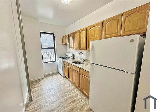 1st image of 2850 Valentine Ave #4B