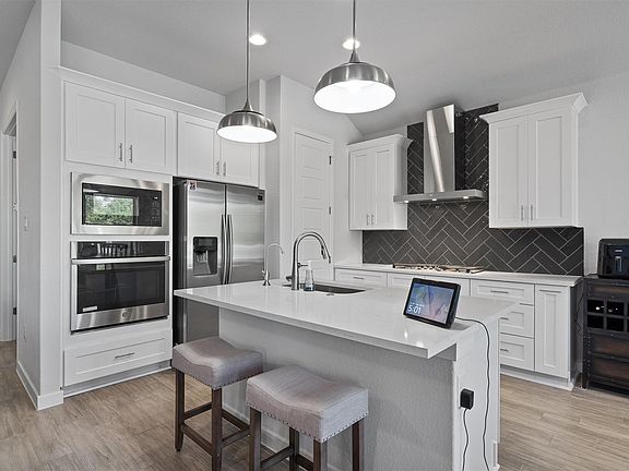 5th image of 4395 Hannover Way
