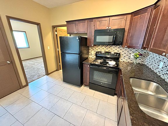 3rd image of 4400 Southwood Dr