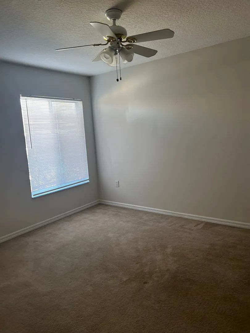 Deltona Lakes — Photo 3