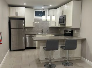 130 Napoli Dr #2, Hamilton, ON L9C6X2