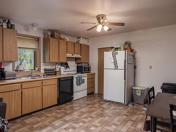 2nd image of 2455 Schutzen St
