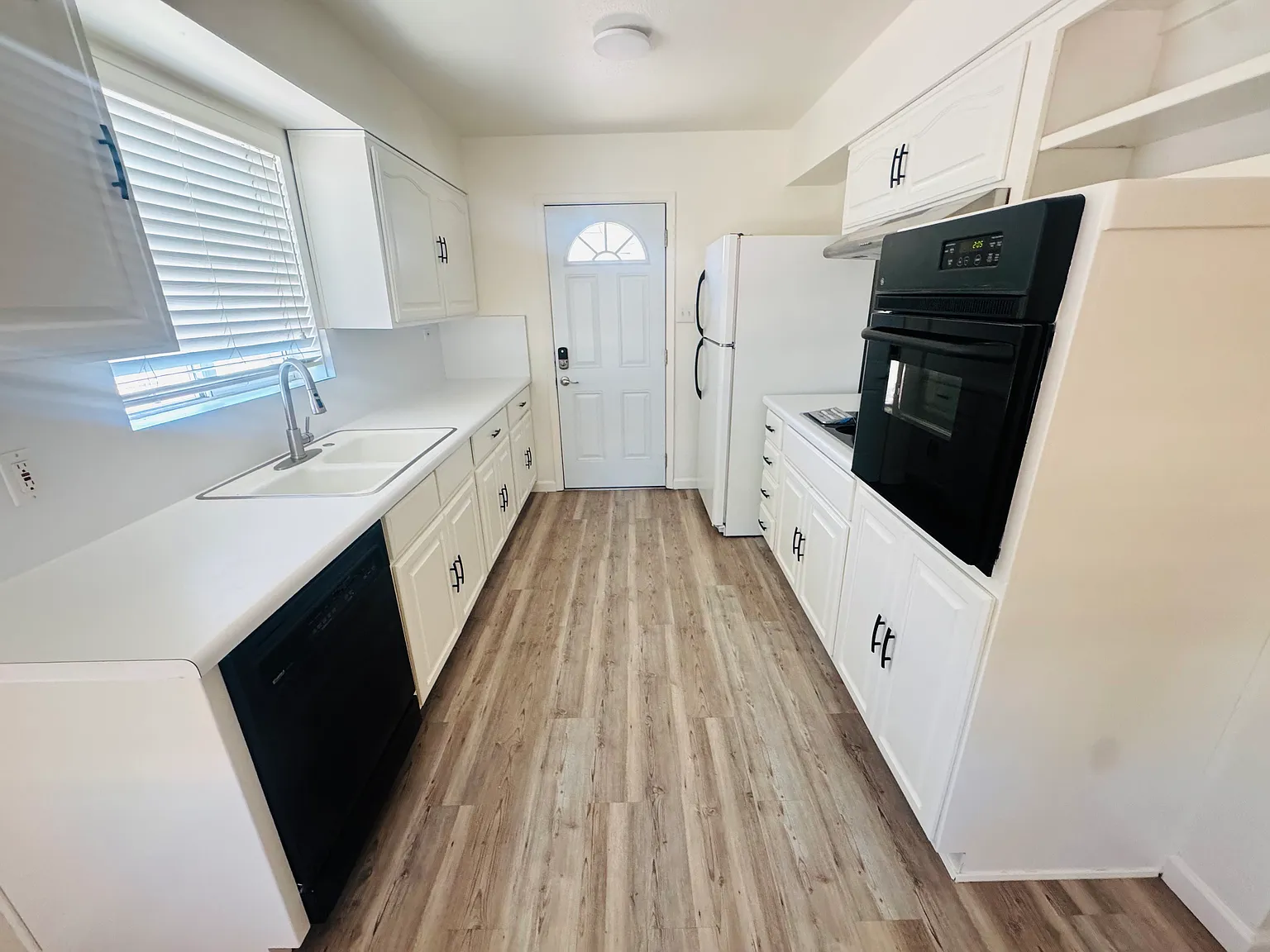 3 bed, 1308 sqft, $2,100 — Photo 2