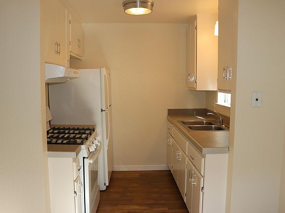 5th image of 65 Ross Ave APT D