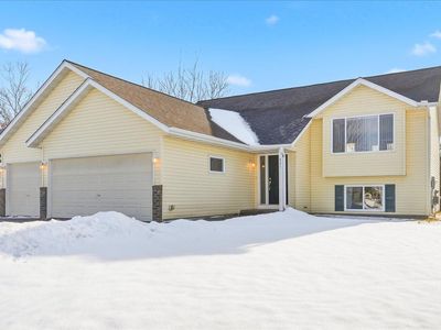 821 River Ter, Prescott, WI, 54021