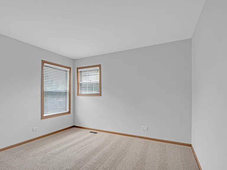 989 Sheridan Cir — Photo 23