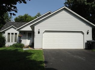 5590 Flint Trl, Wyoming, MN 55092