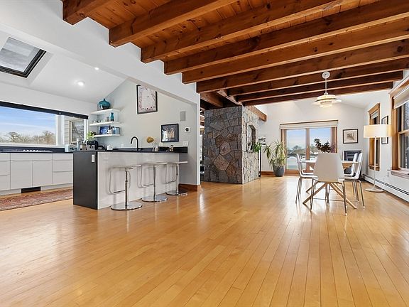 3rd image of 246 Echo Cove Rd