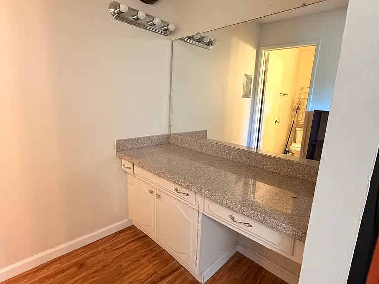 437 Boynton Ave #4 — Photo 4
