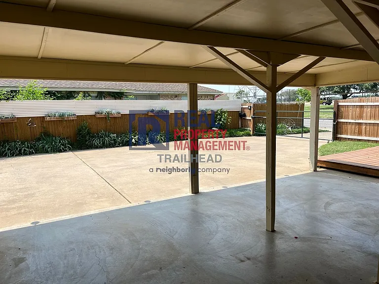 6400 Espana Dr — Photo 17