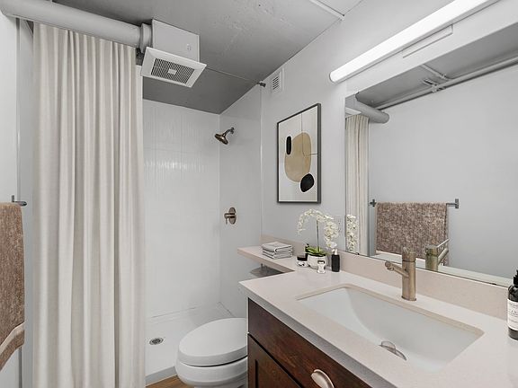 5th image of 401 Harvard Ave E #9