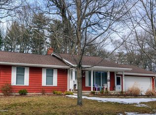 690 E Lowell St, Pentwater, MI 49449