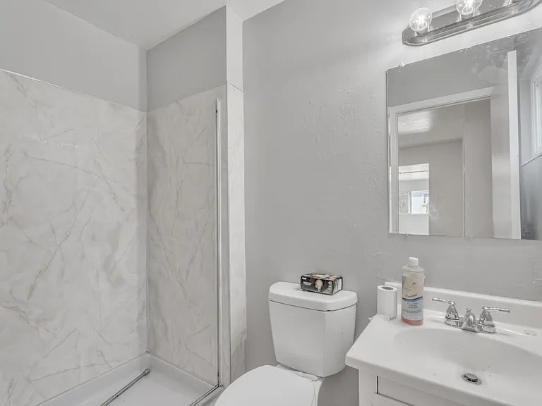 2725 Loyola Dr — Photo 10