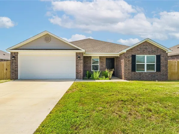 902 W Tanner Dr, Siloam Springs, AR 72761