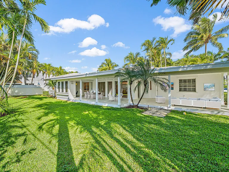 210 Russlyn Dr — Photo 13