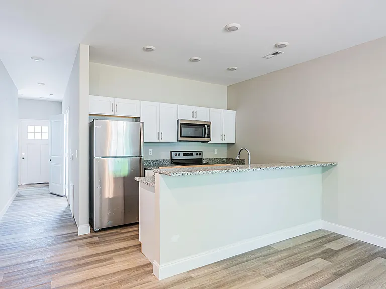 1011 Campbell Ln — Photo 12