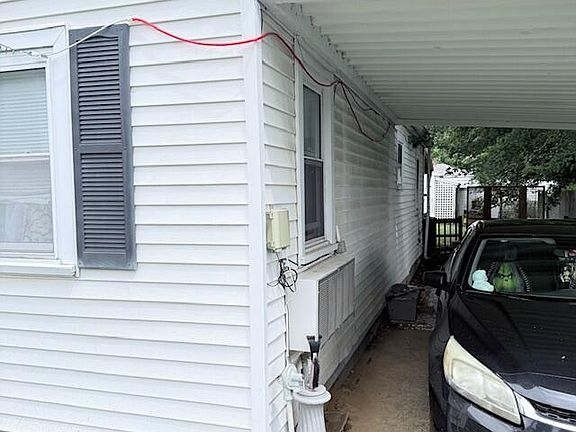3rd image of 1613 Lakeside Dr