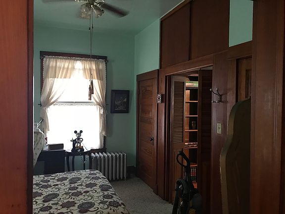 Front bedroom entrance area