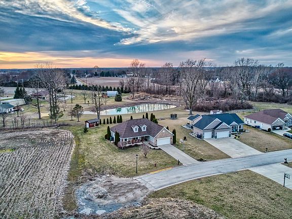 4th image of 261 Woodhaven Cres