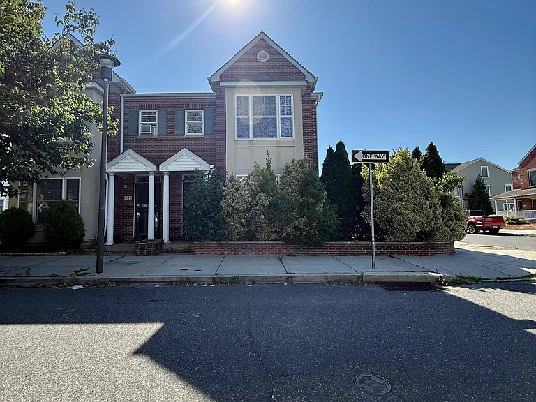 1823 S Napa St — Photo 53