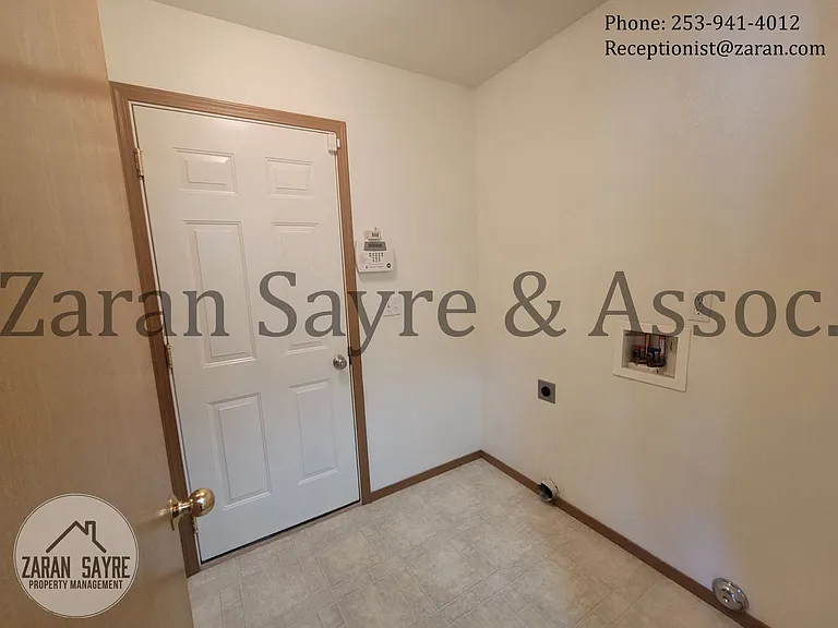 1105 E 53rd St — Photo 14