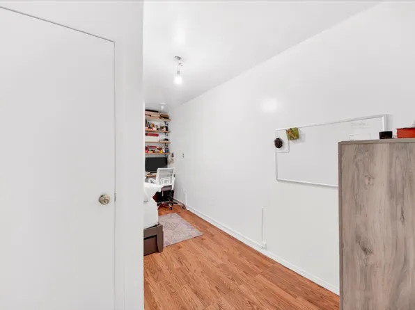 2630 Kingsbridge Terrace image 8 of 20