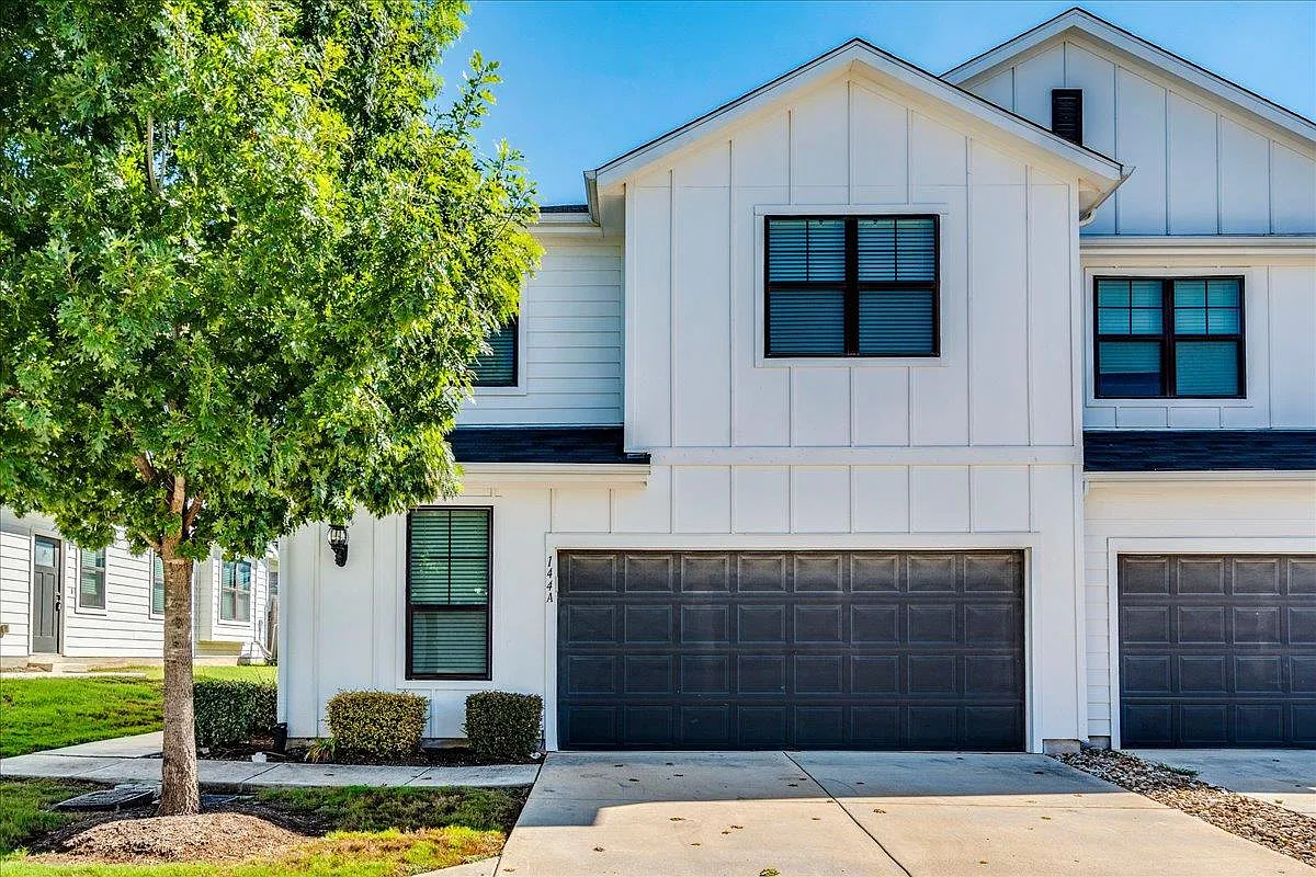 4 bed, 2.5 bath, 2108 sqft, $1,995 — Photo 1