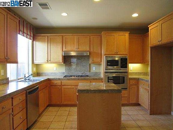 3rd image of 213 Dutra Vernaci Dr