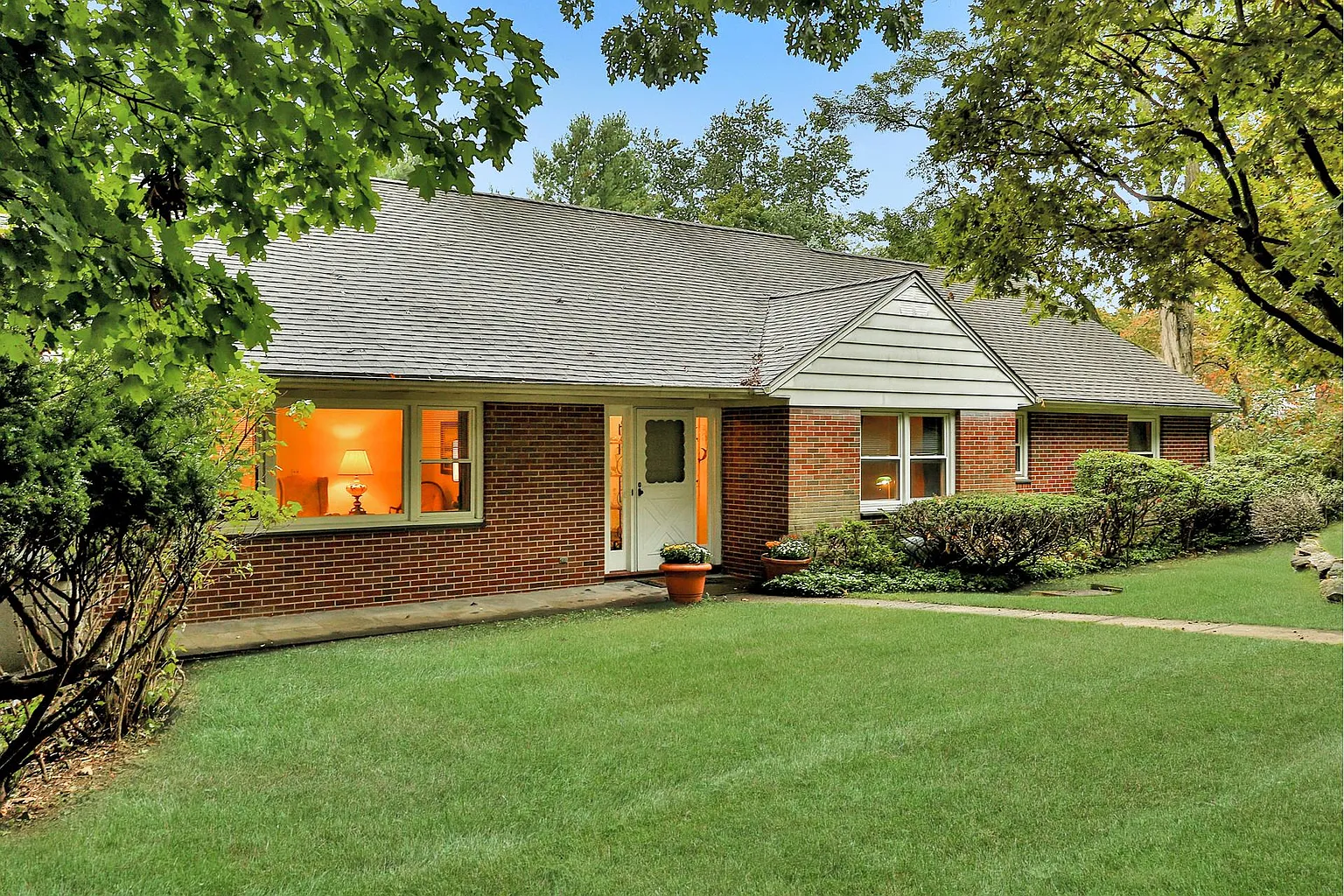 44 Myrtle Ave photo 1