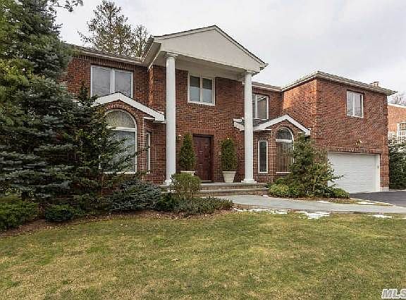 2nd image of 35 Lawrence Ave