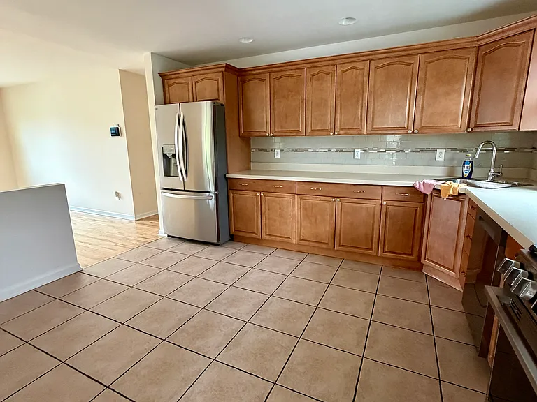 65 Linden St #2 — Photo 8