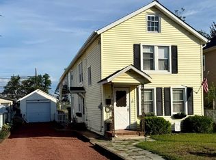 18 Pine St, Keyport, NJ 07735