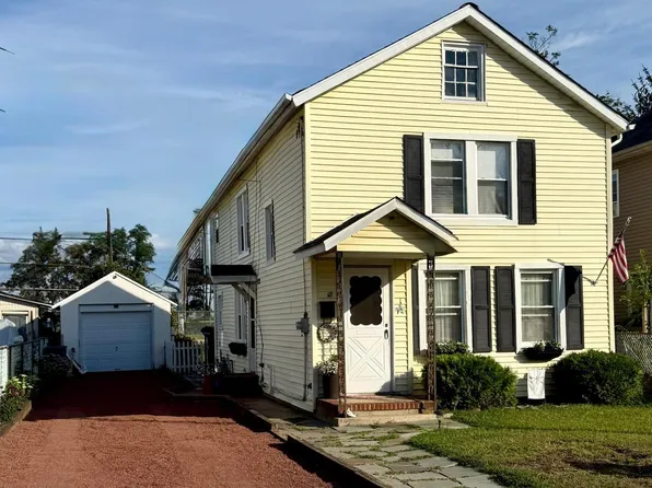 18 Pine St, Keyport, NJ 07735
