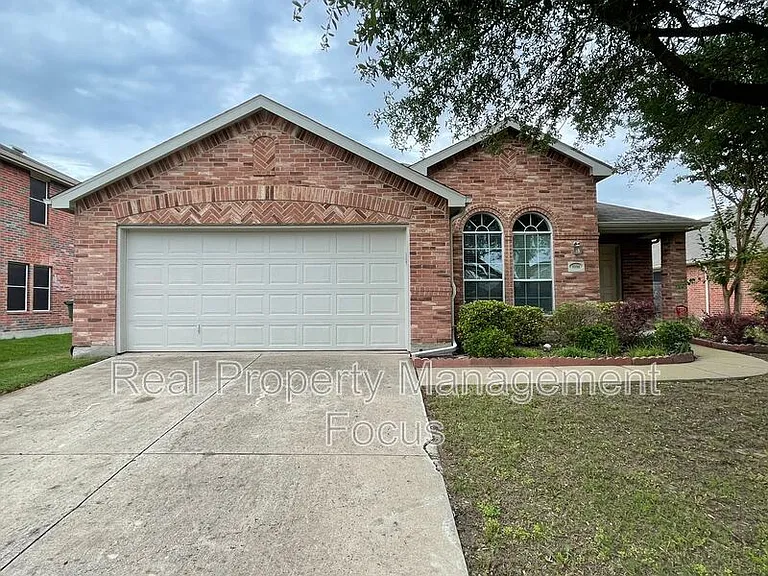 1004 Trickham Dr — Photo 1